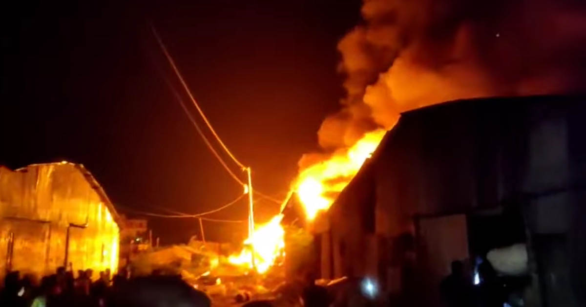 ঢাবির বিজয় একাত্তর হলে আগুন