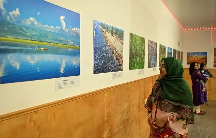 প্রদর্শনীটি প্রতিদিন বিকেল ৫টা থেকে রাত ৯টা পর্যন্ত সবার জন্য উন্মুক্ত থাকবে এবং চলবে আগামী ২৭ সেপ্টেম্বর পর্যন্ত।